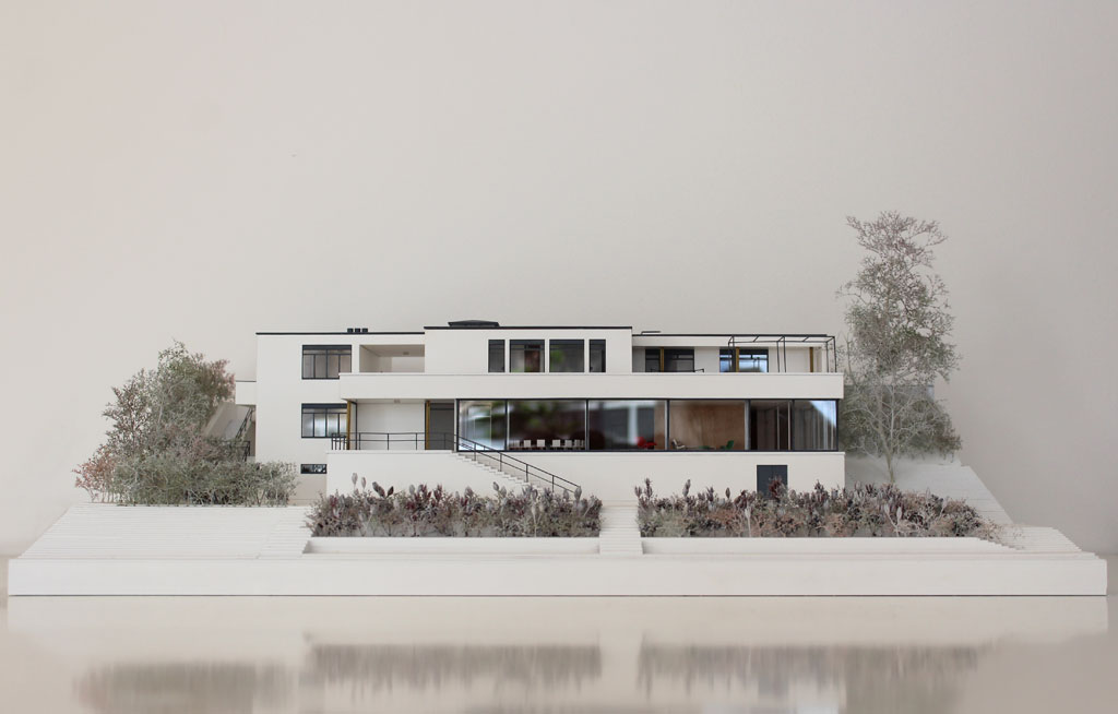 Architekturmodell Villa Tugendhat von Ludwig Mies van der Rohe in Bruenn Ansicht Süd-West Gartenansicht